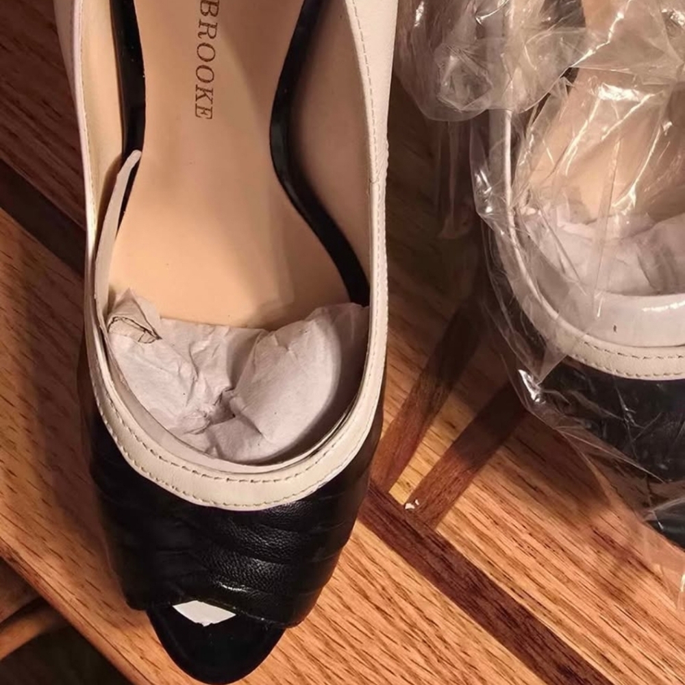 Audrey Brooke White Women's Shoes